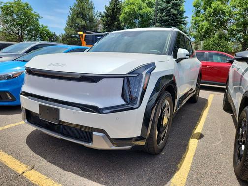 Snow White Pearl 2024 Kia EV9 Land