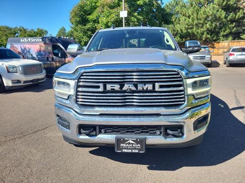 2020 RAM 2500 Laramie Crew Cab 4X4 6'4' Box