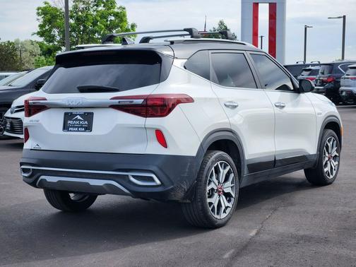 Clear White/Black Roof 2023 Kia Seltos SX Turbo
