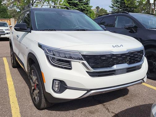 Clear White/Black Roof 2023 Kia Seltos SX Turbo