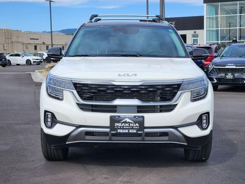 Clear White/Black Roof 2023 Kia Seltos SX Turbo