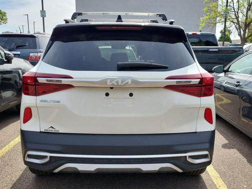 Clear White/Black Roof 2023 Kia Seltos SX Turbo