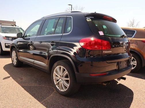 Photo 3 of 4 of 2013 Volkswagen Tiguan S