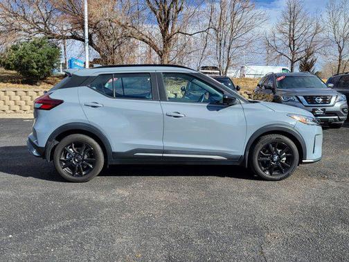 Boulder Gray Pearl 2022 Nissan Kicks SR