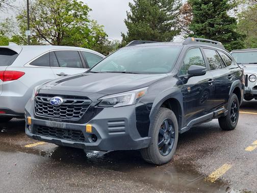 Crystal Black Pearl 2022 Subaru Outback Wilderness