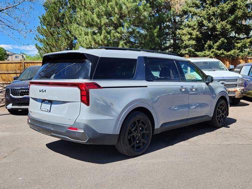 Ceramic Silver 2025 Kia Carnival Hybrid SX