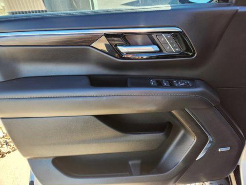 2025 Chevrolet Suburban 4WD Z71