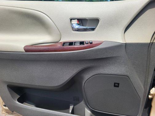 2011 Toyota Sienna XLE