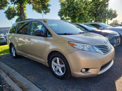 2011 Toyota Sienna XLE