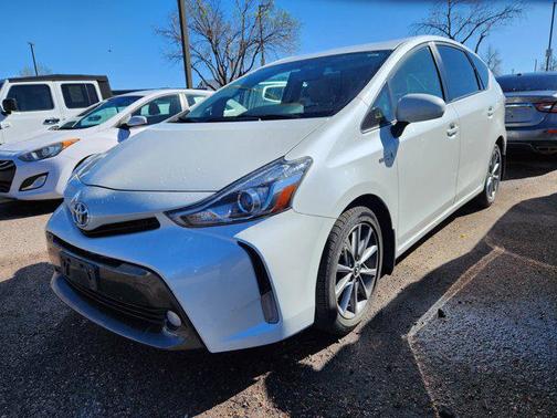 White 2015 Toyota Prius v