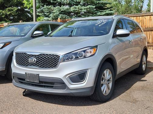 Sparkling Silver 2017 Kia Sorento LX
