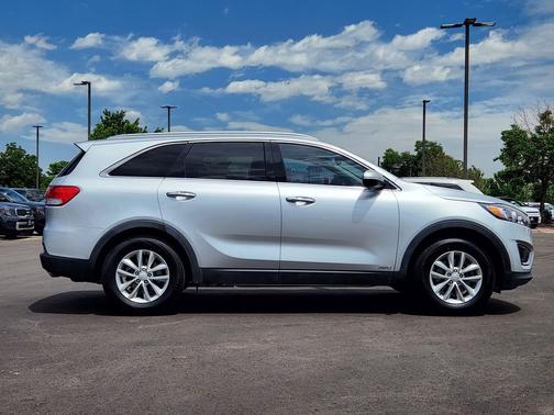 Sparkling Silver 2017 Kia Sorento LX