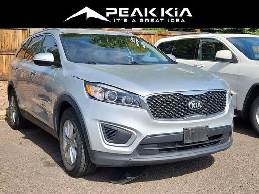 Sparkling Silver 2017 Kia Sorento LX