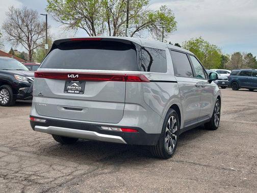 2024 Kia Carnival EX
