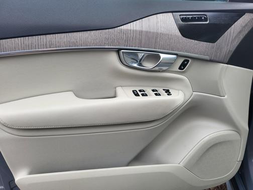 2023 Volvo XC90 Recharge Plug-In Hybrid T8 Plus Dark Theme 7-Seater