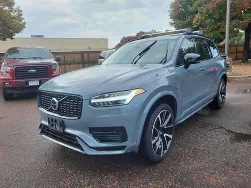 2023 Volvo XC90 Recharge Plug-In Hybrid T8 Plus Dark Theme 7-Seater
