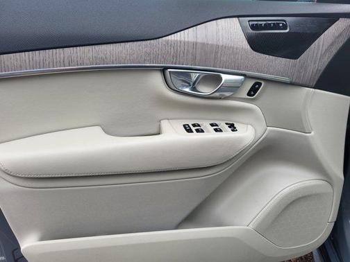 2023 Volvo XC90 Recharge Plug-In Hybrid T8 Plus Dark Theme 7-Seater