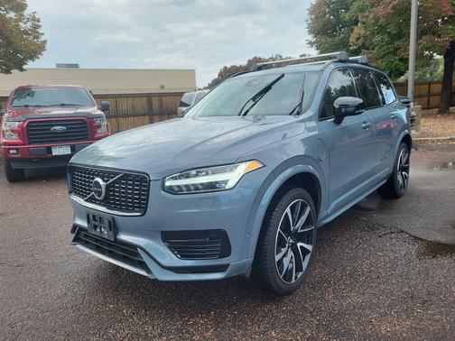 2023 Volvo XC90 Recharge Plug-In Hybrid T8 Plus Dark Theme 7-Seater