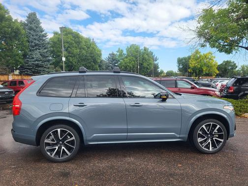 2023 Volvo XC90 Recharge Plug-In Hybrid T8 Plus Dark Theme 7-Seater