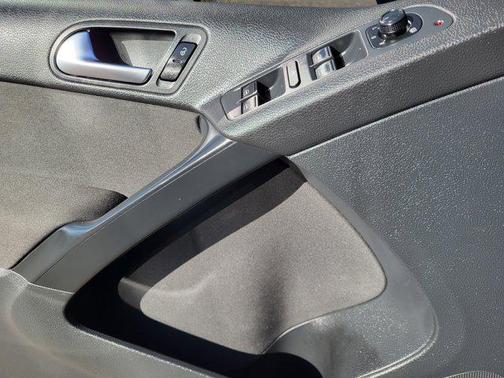 2018 Volkswagen Tiguan Limited 2.0T 4MOTION