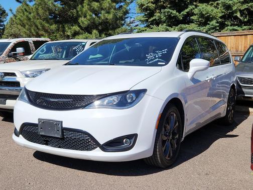 Bright White Clearcoat 2019 Chrysler Pacifica Touring L