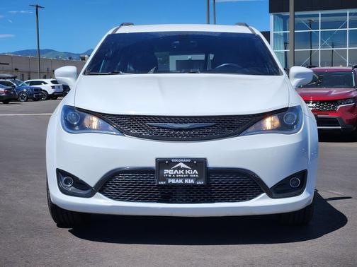 Bright White Clearcoat 2019 Chrysler Pacifica Touring L