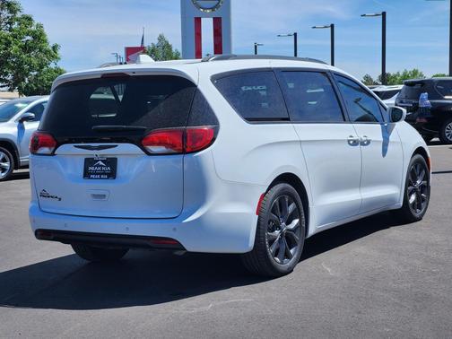 Bright White Clearcoat 2019 Chrysler Pacifica Touring L