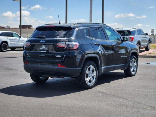 Diamond Black Crystal Pearlcoat 2024 Jeep Compass Latitude