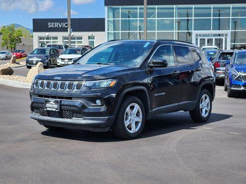 Diamond Black Crystal Pearlcoat 2024 Jeep Compass Latitude