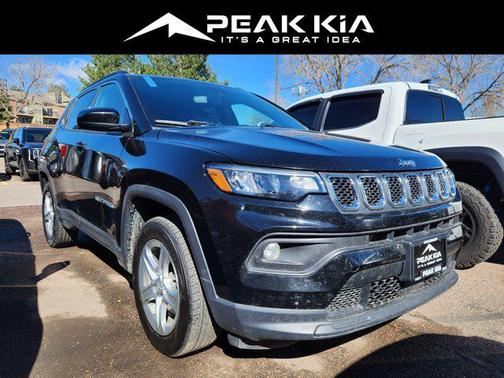 Diamond Black Crystal Pearlcoat 2024 Jeep Compass Latitude