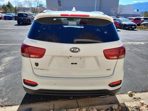 Snow White Pearl 2019 Kia Sorento LX