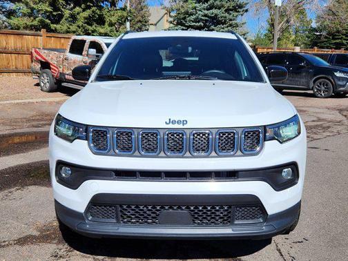 Bright White Clearcoat 2024 Jeep Compass Latitude