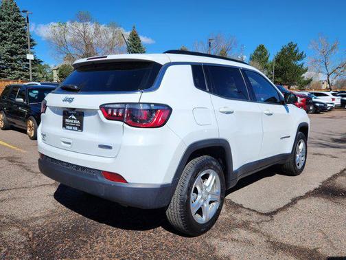 Bright White Clearcoat 2024 Jeep Compass Latitude