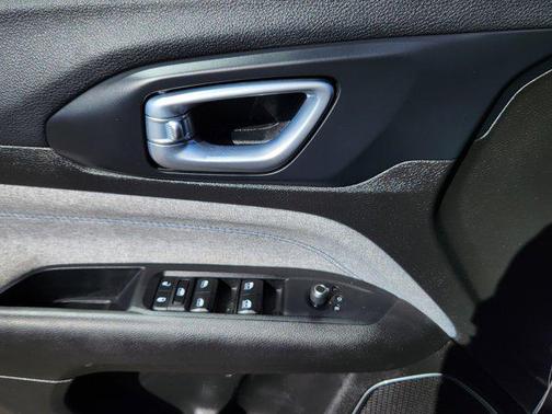 Bright White Clearcoat 2024 Jeep Compass Latitude