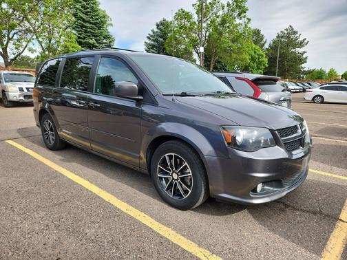 Granite Pearlcoat 2017 Dodge Grand Caravan GT