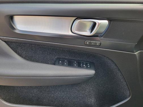 2023 Volvo XC40 B5 Core