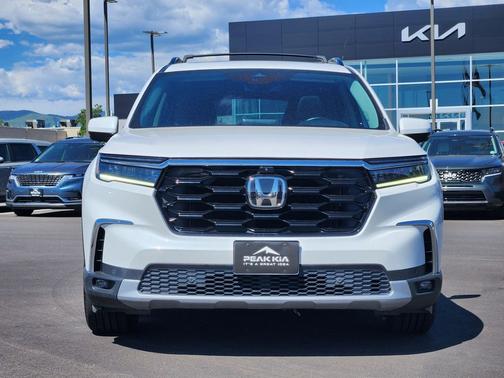 Platinum White Pearl 2023 Honda Pilot AWD Elite