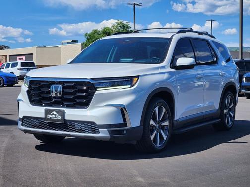 Platinum White Pearl 2023 Honda Pilot AWD Elite