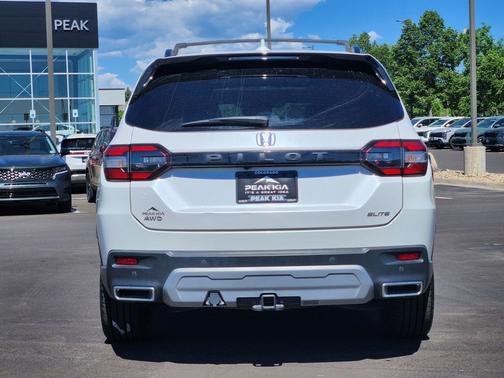 Platinum White Pearl 2023 Honda Pilot AWD Elite