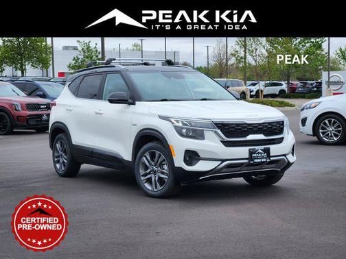 Clear White/Black Roof 2022 Kia Seltos S