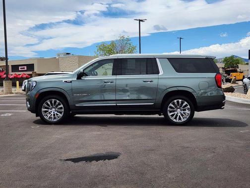 Frosted Pine Metallic 2023 GMC Yukon XL Denali