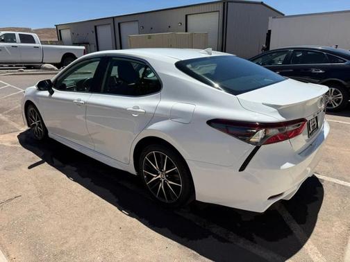 Ice Cap 2023 Toyota Camry SE