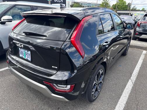 Aurora Black Pearl 2023 Kia Niro SX Touring