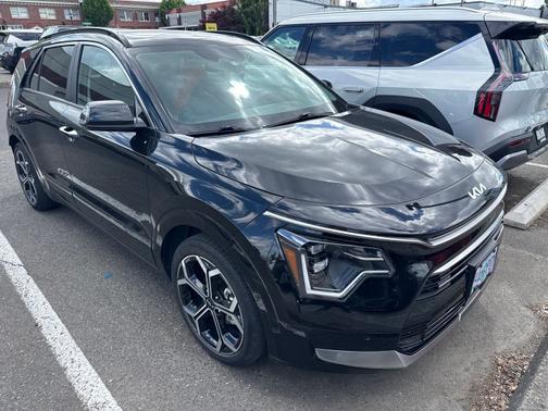 Aurora Black Pearl 2023 Kia Niro SX Touring
