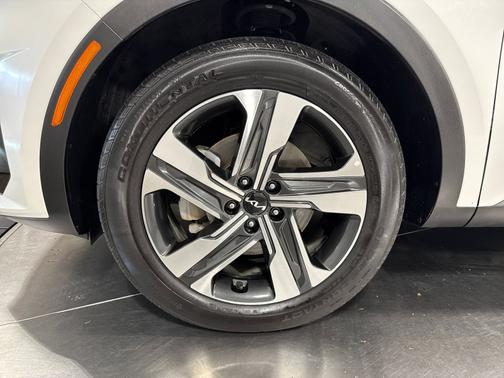 Snow White Pearl 2023 Kia Sorento Hybrid EX