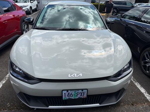 Glacier 2024 Kia EV6 Light