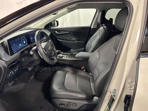 Glacier 2024 Kia EV6 Light