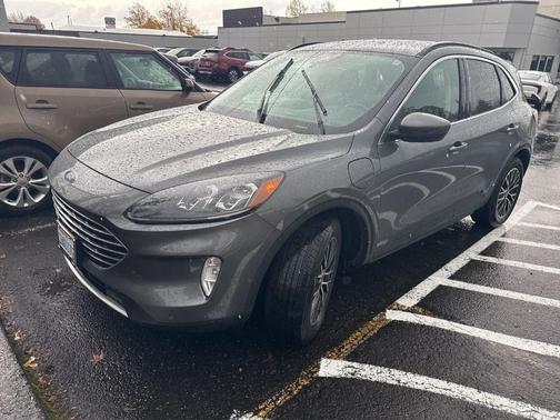 2022 Ford Escape PHEV Titanium