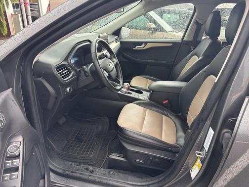 2022 Ford Escape PHEV Titanium