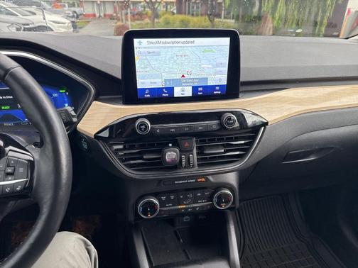 2022 Ford Escape PHEV Titanium